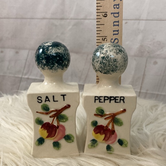 Vintage Japan Salt & Pepper With Fruit Design - Picture 7 of 7